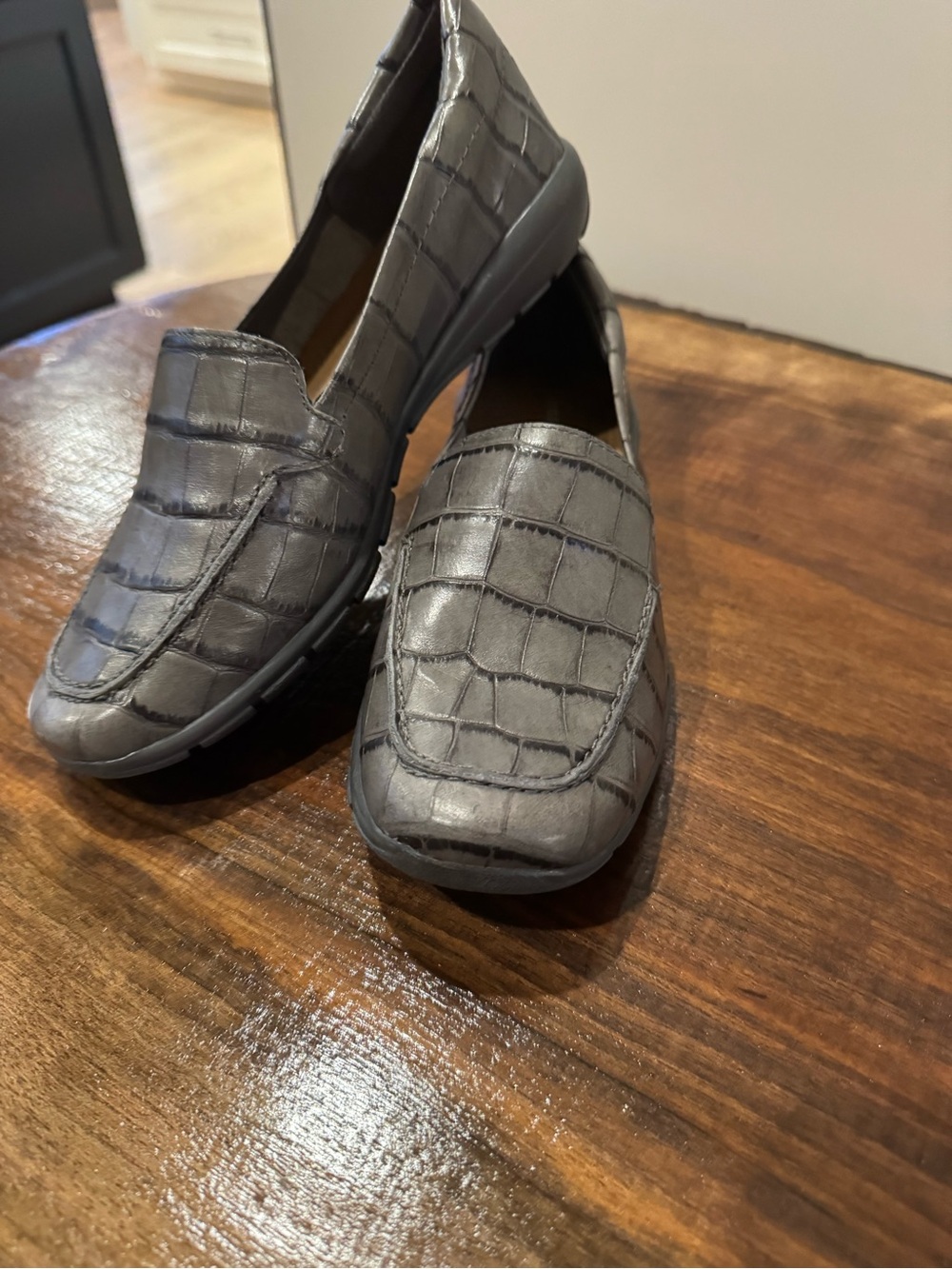 Easy Spirit Women's Gray Croc-Textured Slip-On Loafers New with box